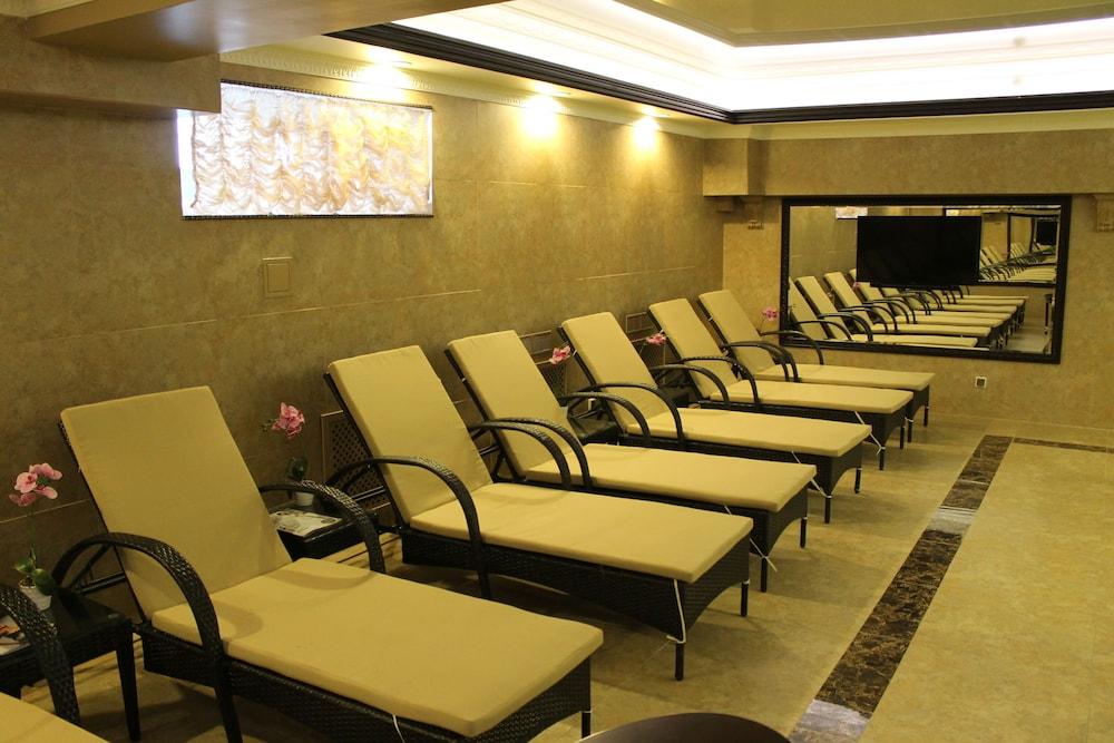 Reikartz Park Astana Ex-Royal Park Hotel & Spa Bagian luar foto