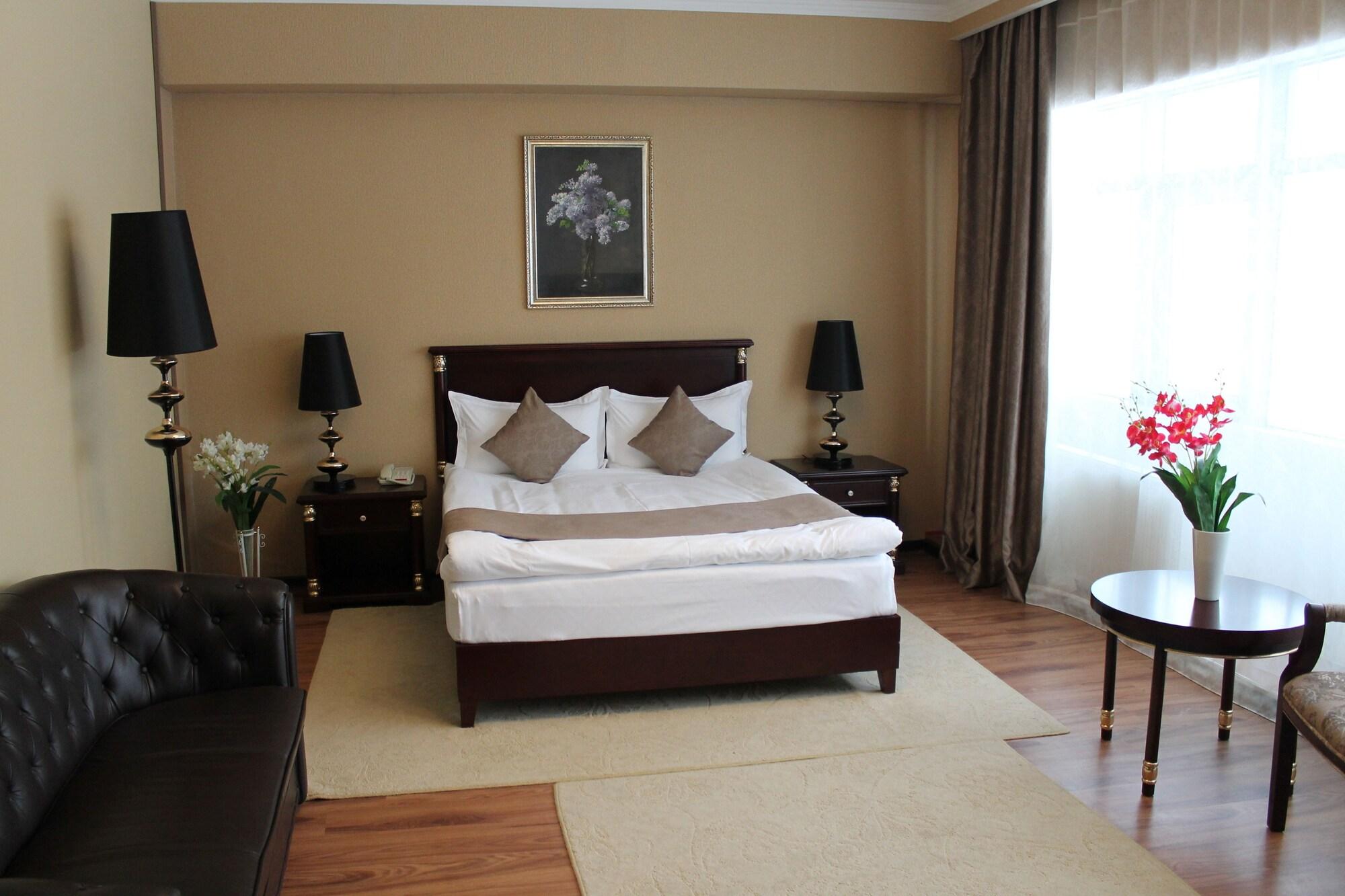 Reikartz Park Astana Ex-Royal Park Hotel & Spa Bagian luar foto