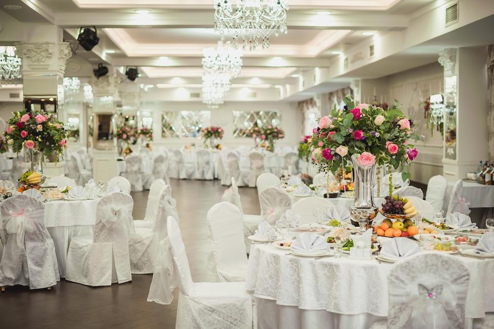 Reikartz Park Astana Ex-Royal Park Hotel & Spa Bagian luar foto
