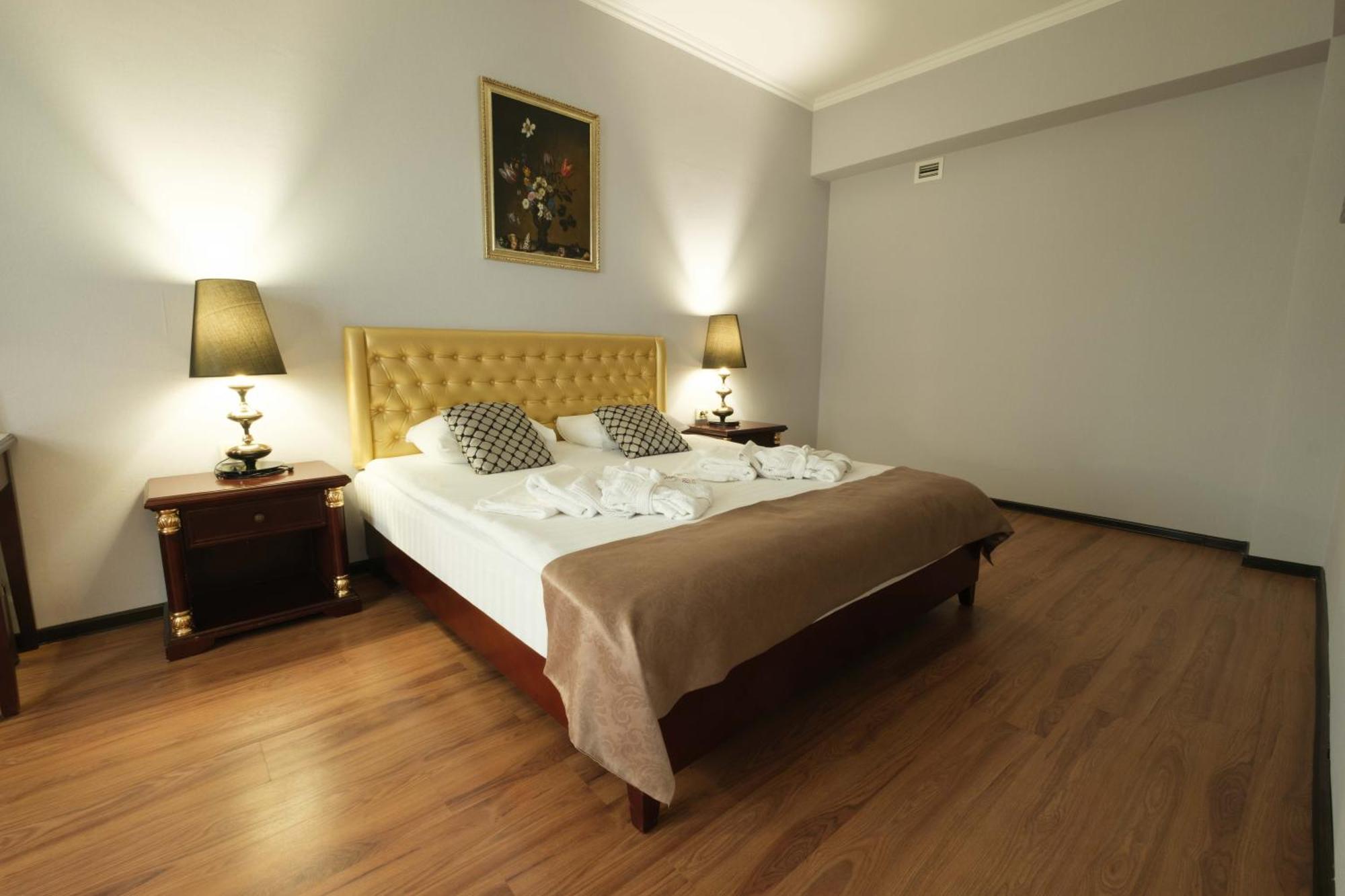 Reikartz Park Astana Ex-Royal Park Hotel & Spa Bagian luar foto