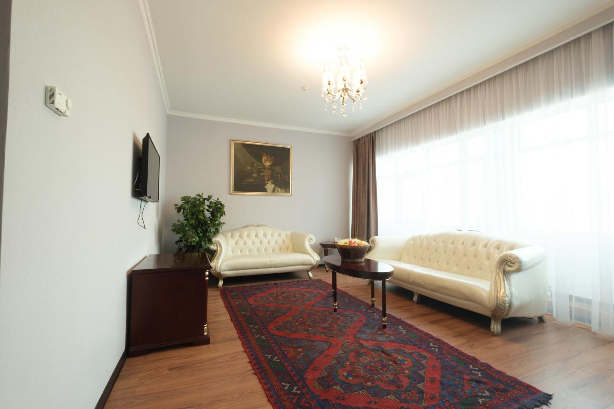 Reikartz Park Astana Ex-Royal Park Hotel & Spa Bagian luar foto