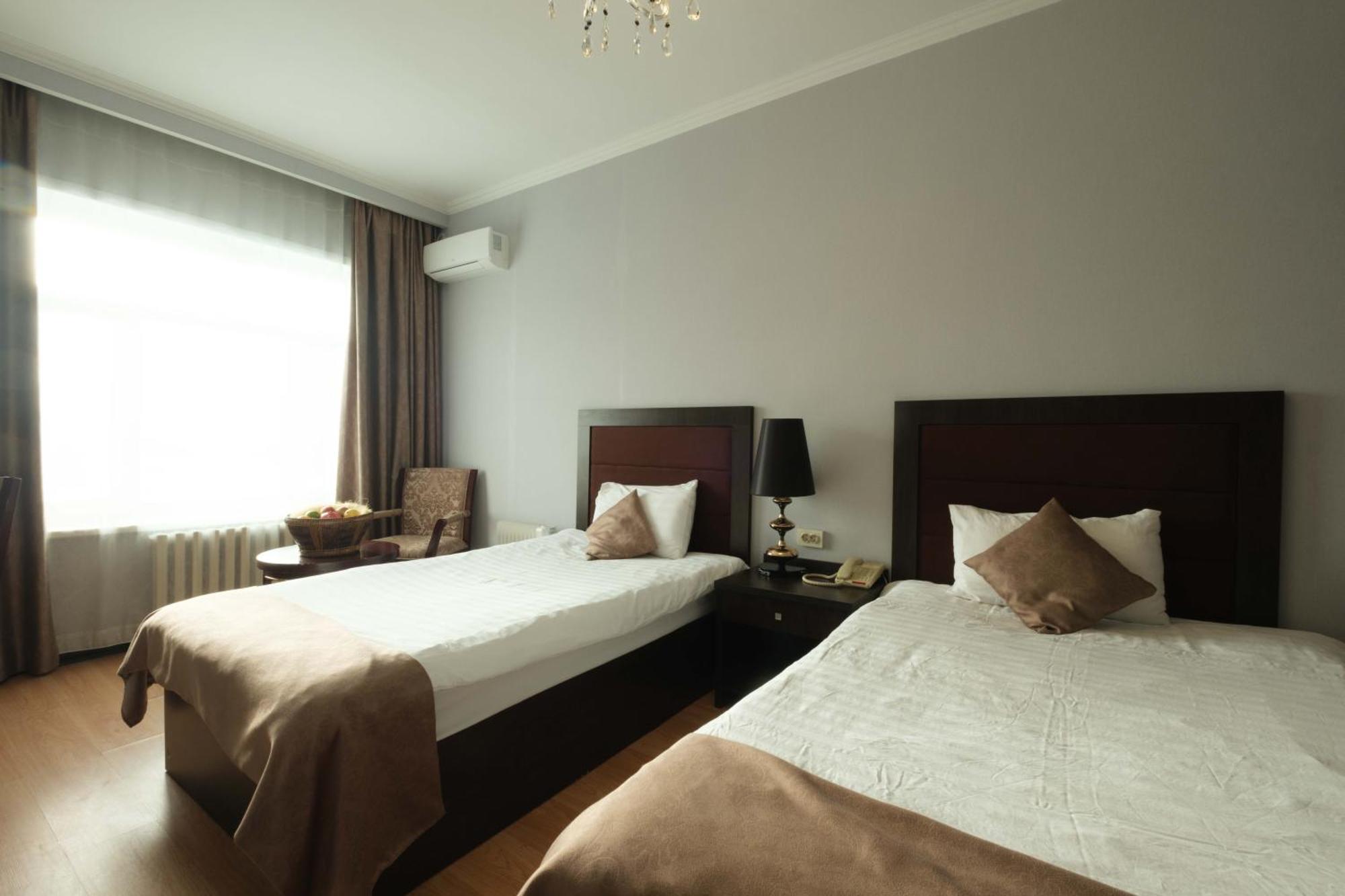 Reikartz Park Astana Ex-Royal Park Hotel & Spa Bagian luar foto