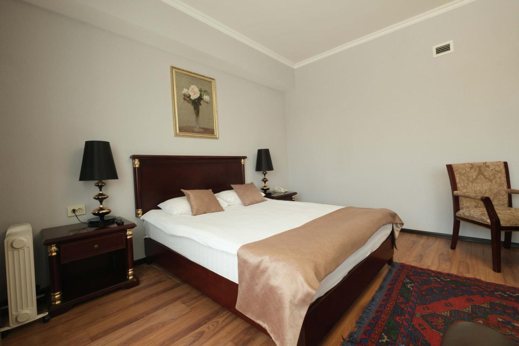 Reikartz Park Astana Ex-Royal Park Hotel & Spa Bagian luar foto