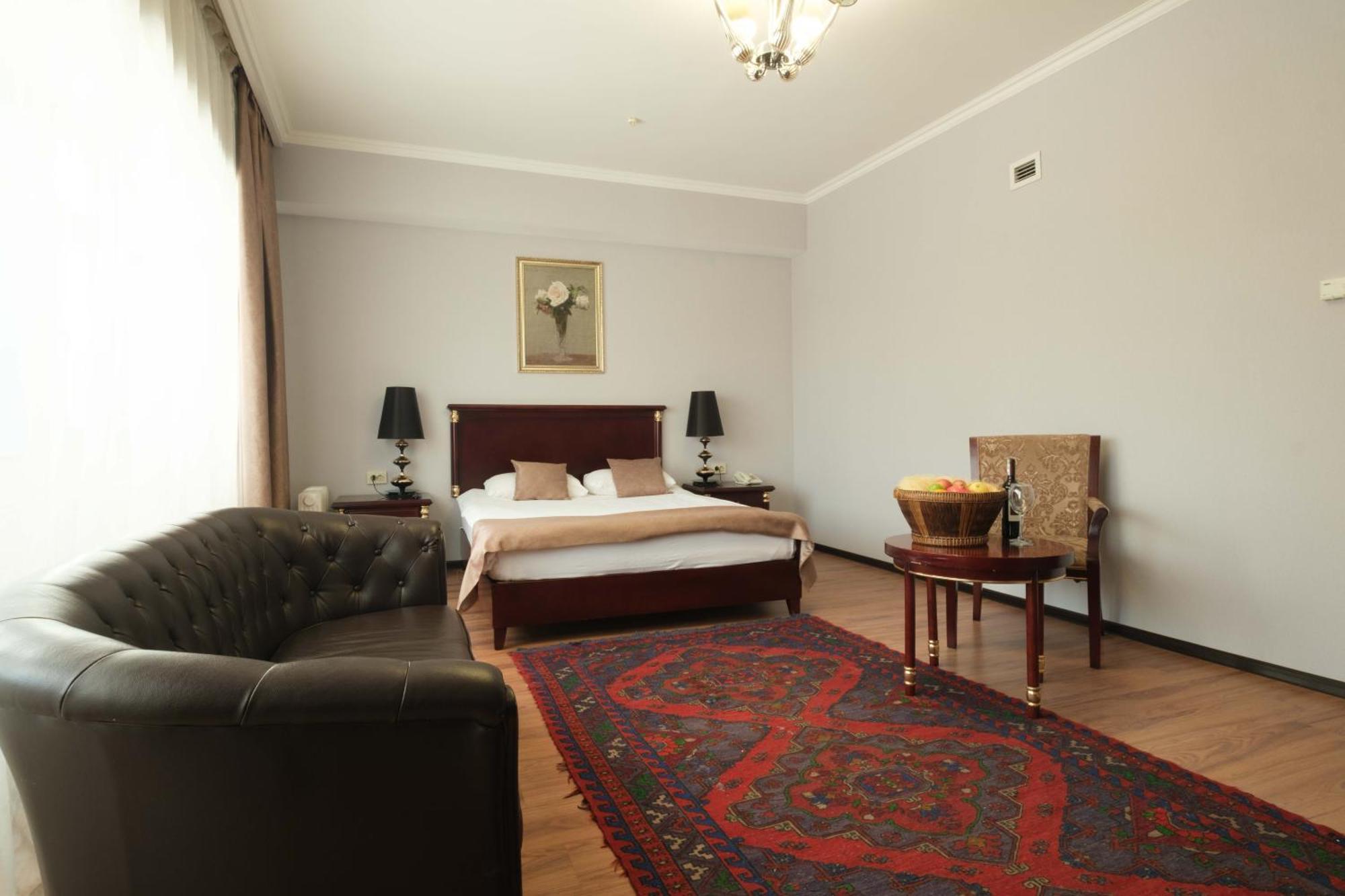Reikartz Park Astana Ex-Royal Park Hotel & Spa Bagian luar foto
