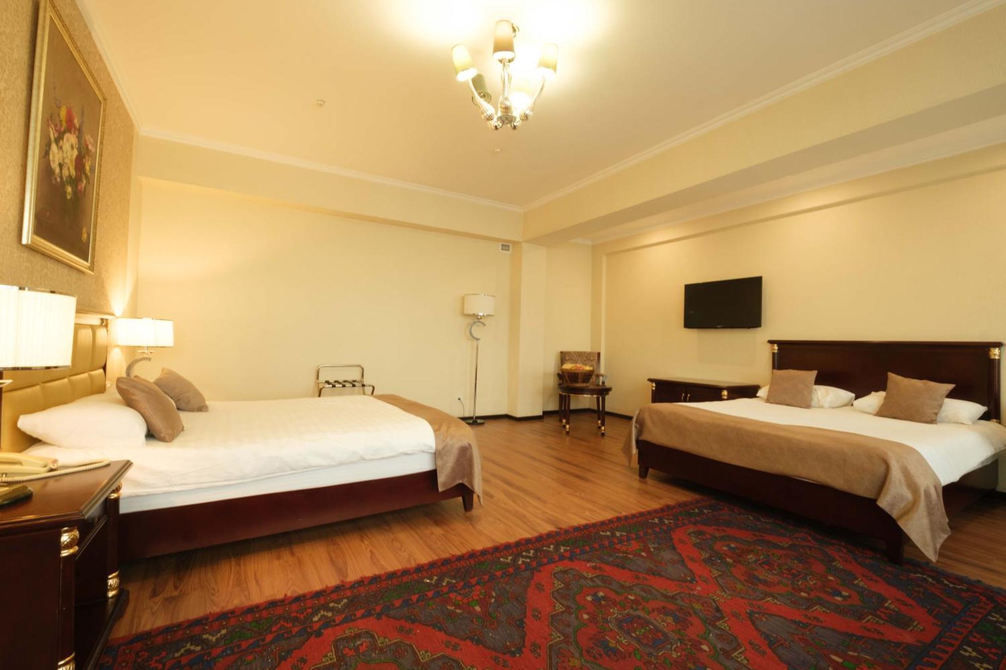 Reikartz Park Astana Ex-Royal Park Hotel & Spa Bagian luar foto