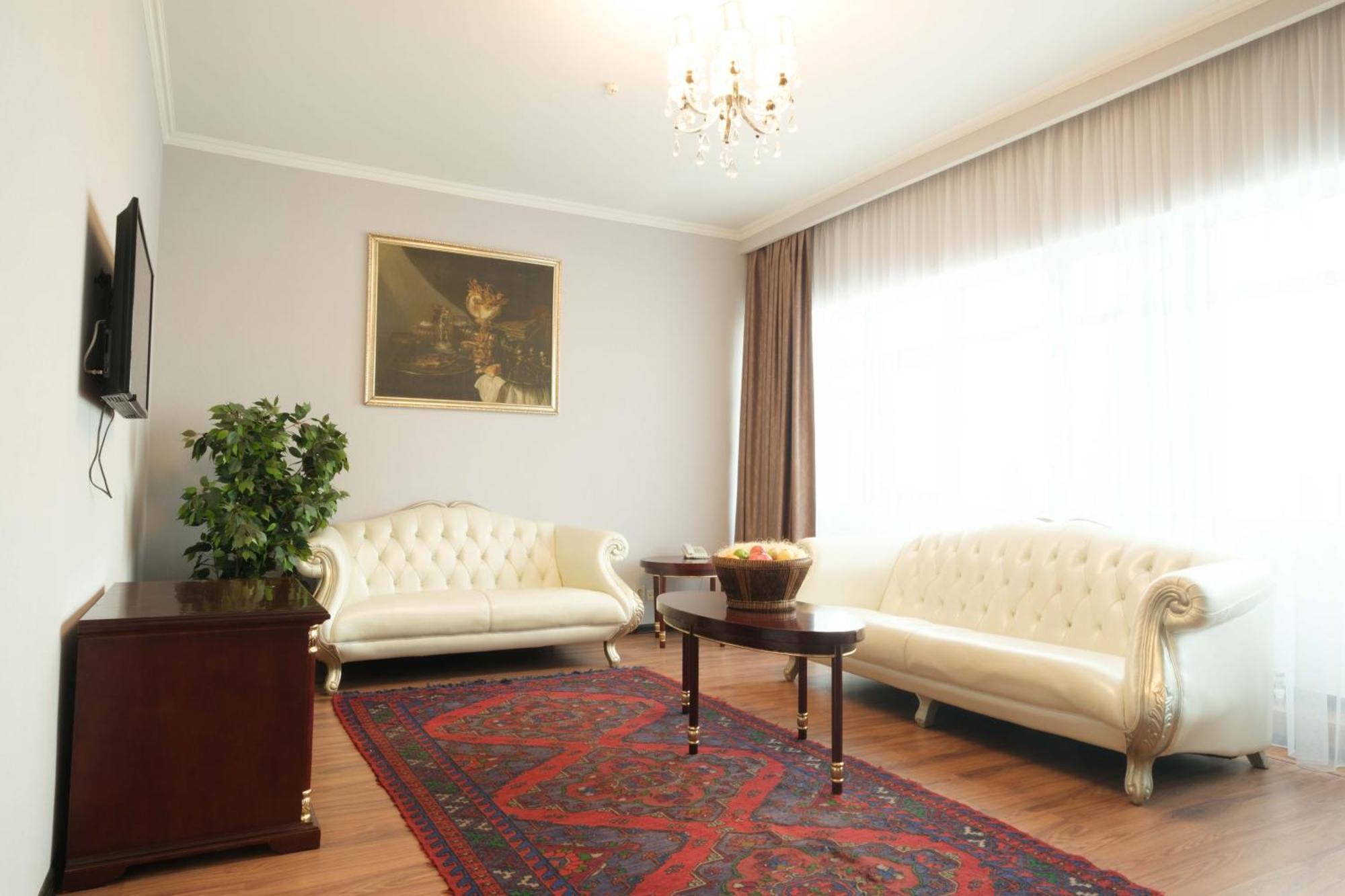 Reikartz Park Astana Ex-Royal Park Hotel & Spa Bagian luar foto