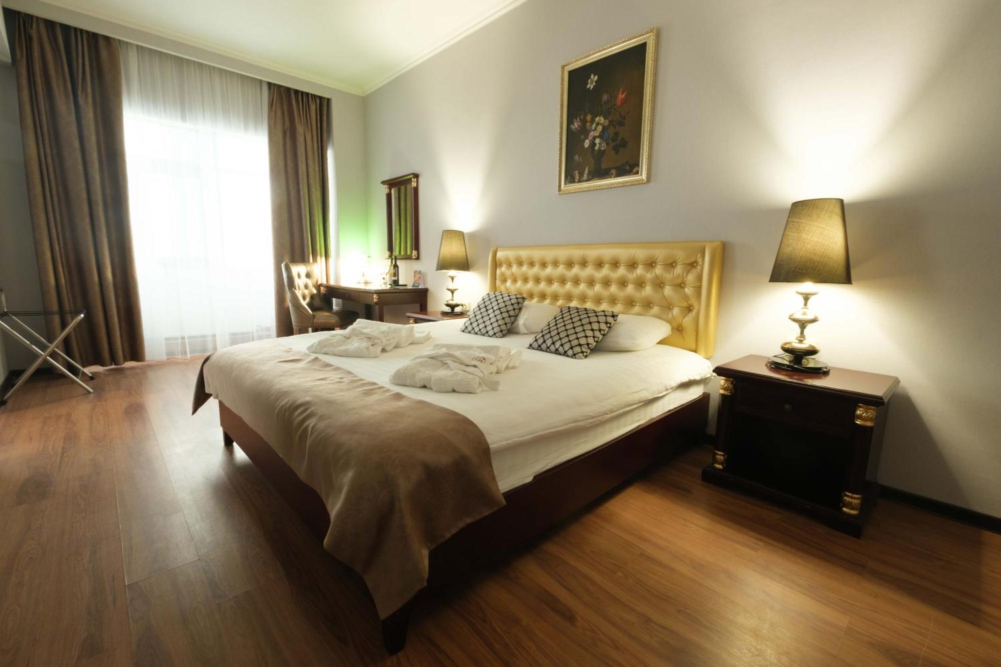Reikartz Park Astana Ex-Royal Park Hotel & Spa Bagian luar foto