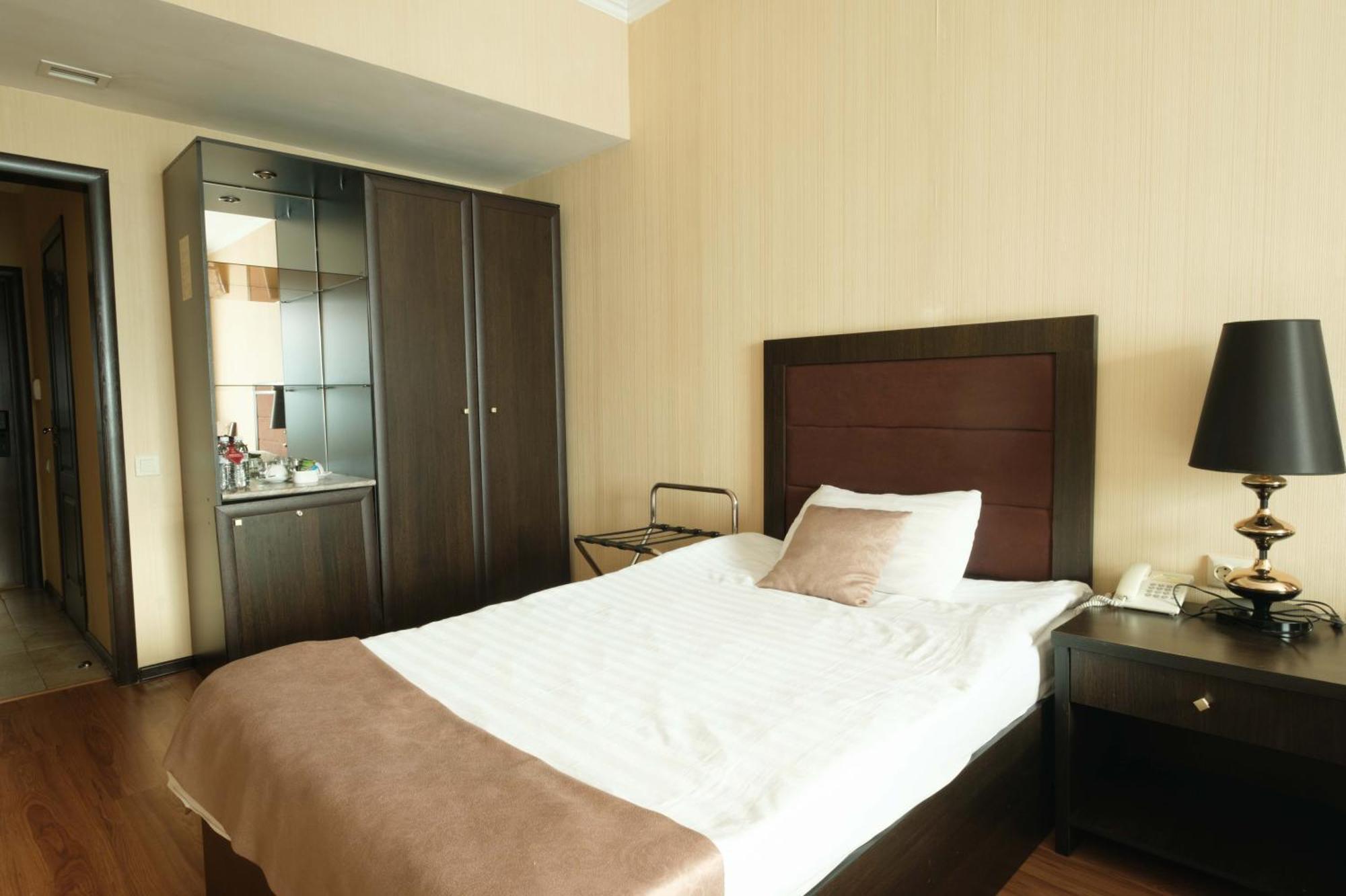 Reikartz Park Astana Ex-Royal Park Hotel & Spa Bagian luar foto