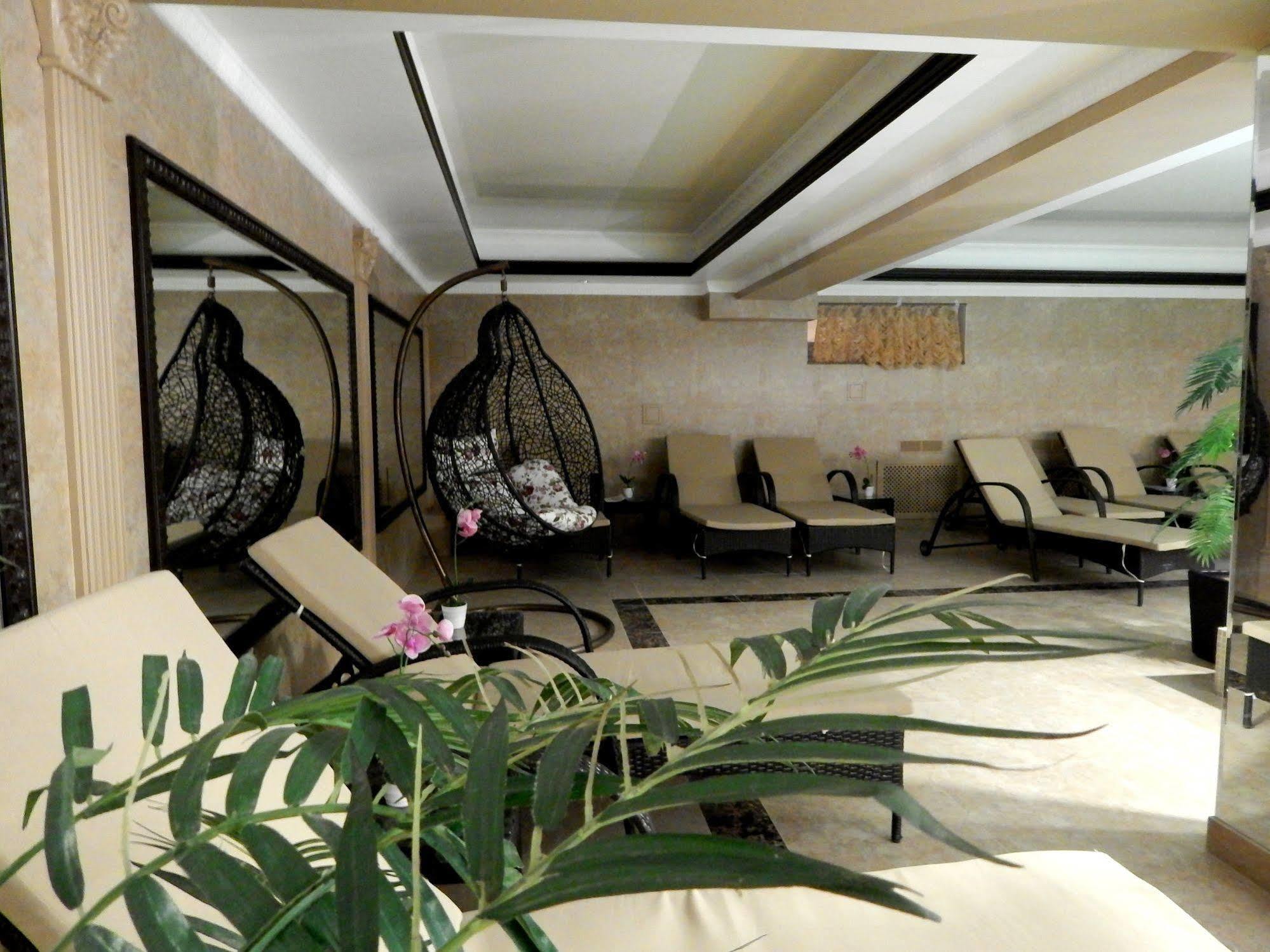 Reikartz Park Astana Ex-Royal Park Hotel & Spa Bagian luar foto