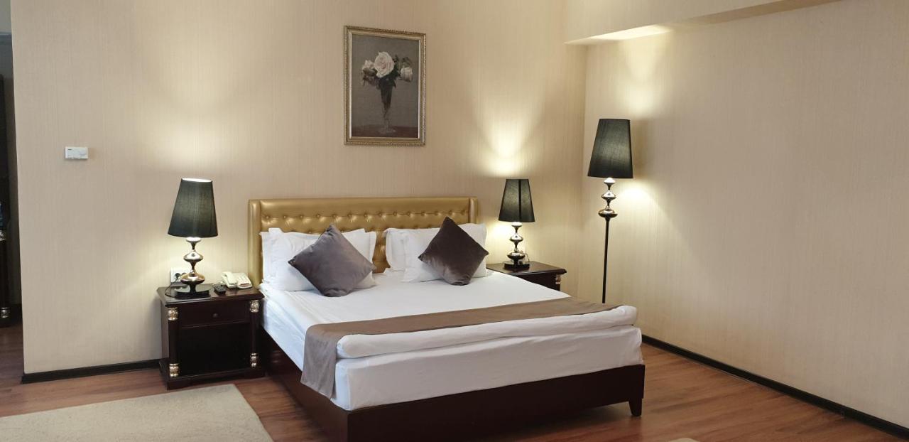 Reikartz Park Astana Ex-Royal Park Hotel & Spa Bagian luar foto