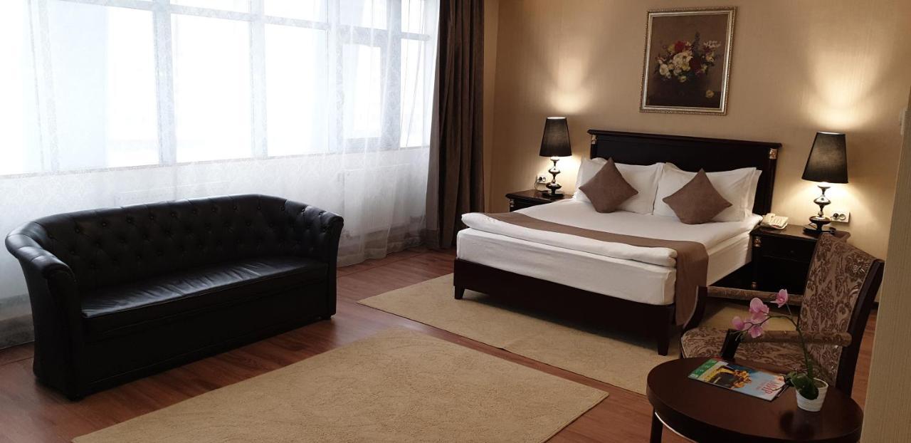 Reikartz Park Astana Ex-Royal Park Hotel & Spa Bagian luar foto